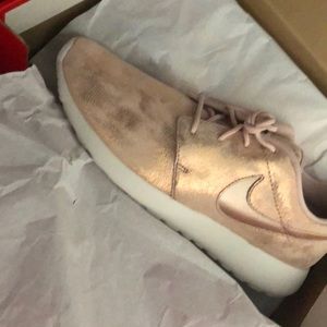 Wmns Nike roshe ones